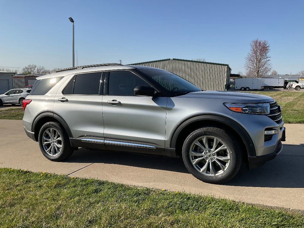 2020 Ford Explorer XLT photo 2