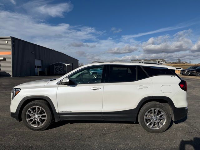 2022 Gmc Terrain SLT photo 2