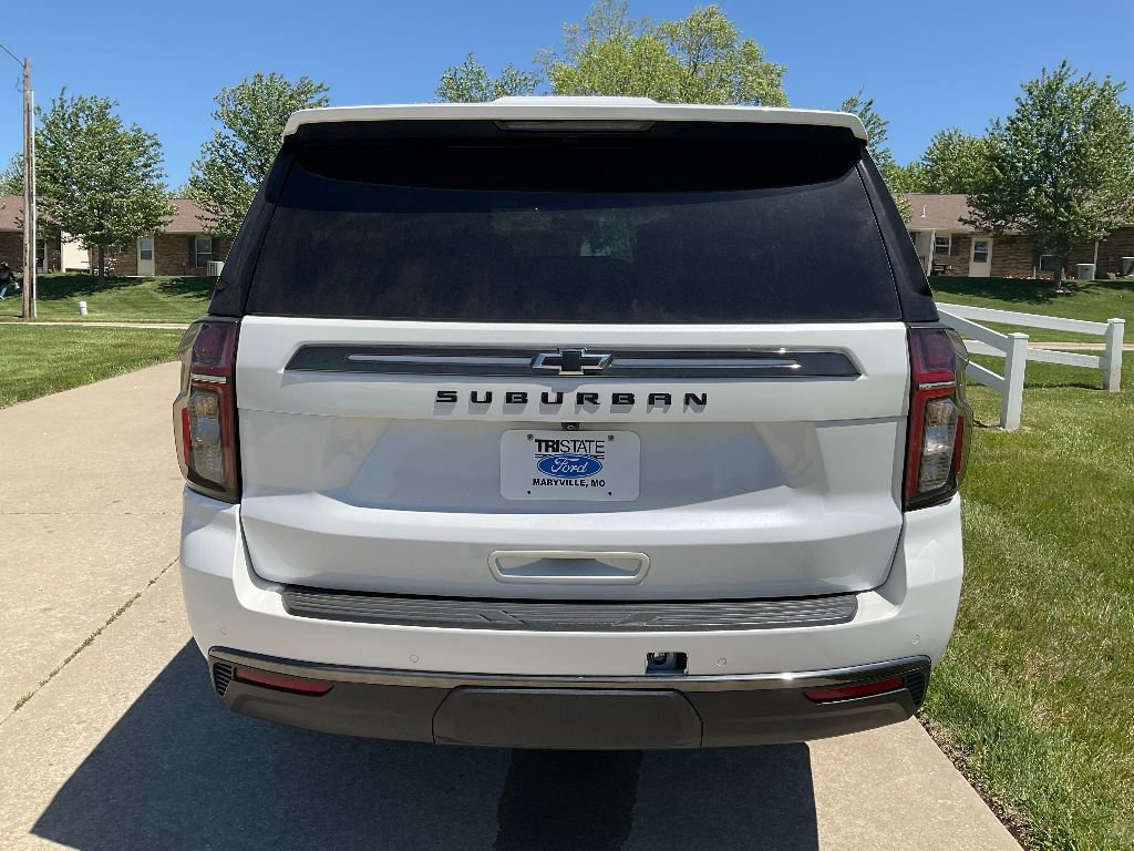 2021 Chevrolet Suburban Z71 photo 2
