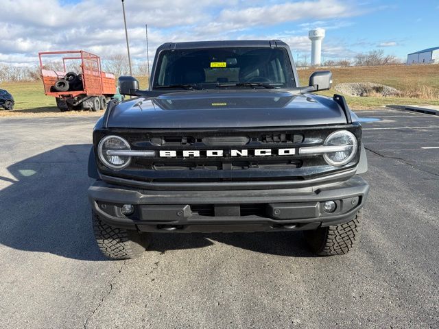 2024 Ford Bronco Outer Banks photo 2