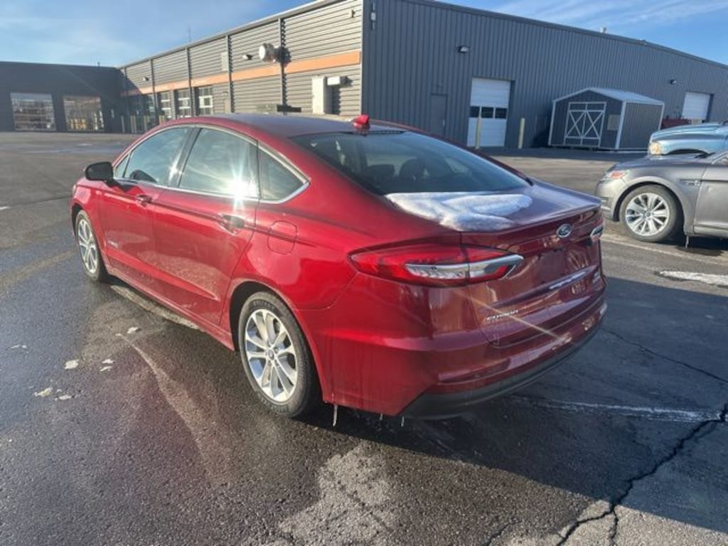 Used 2019 Ford Fusion Hybrid SE Sedan