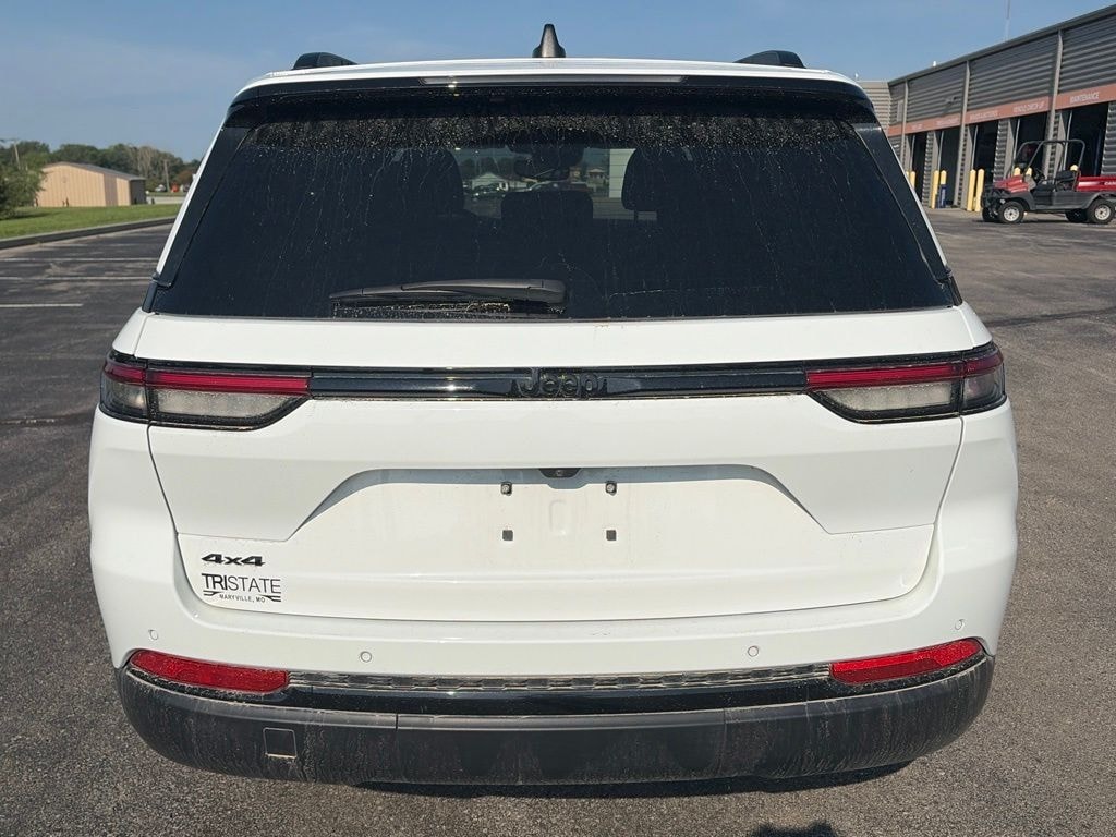 Used 2024 Jeep Grand Cherokee Altitude SUV