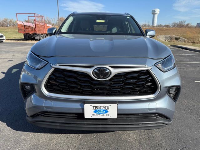 Used 2021 Toyota Highlander XLE with VIN 5TDGZRBH5MS080281 for sale in Kansas City