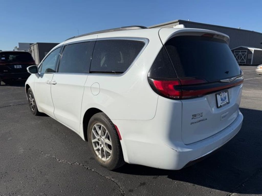 Used 2022 Chrysler Pacifica Touring L Minivan/Van