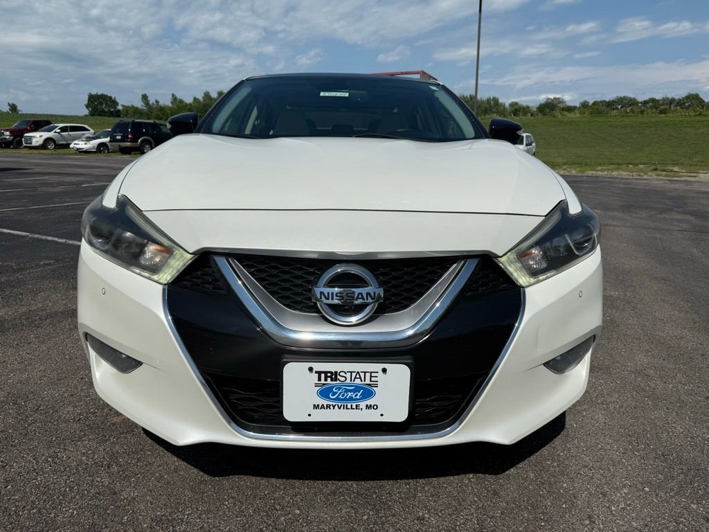 2017 Nissan Maxima Platinum photo 2