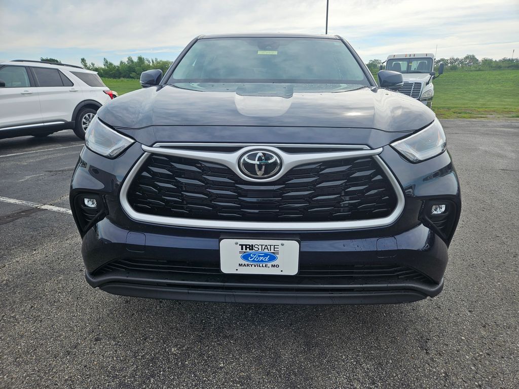 Used 2023 Toyota Highlander LE with VIN 5TDKDRAH5PS503956 for sale in Kansas City