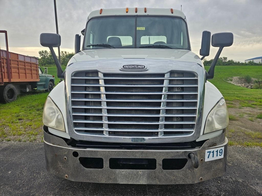 Used 2015 Freightliner Cascadia Deluxe