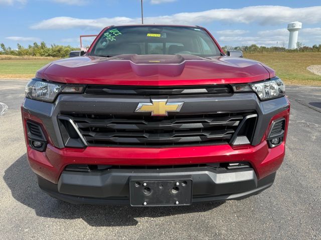 2024 Chevrolet Colorado LT photo 3
