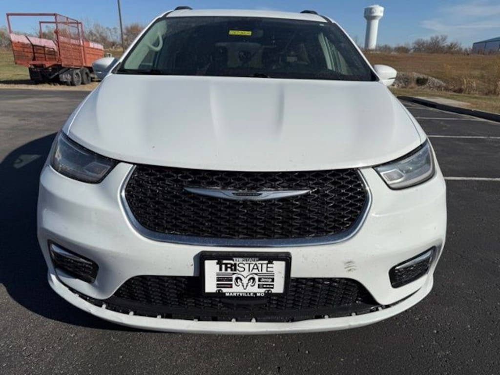 Used 2022 Chrysler Pacifica Touring L Minivan/Van