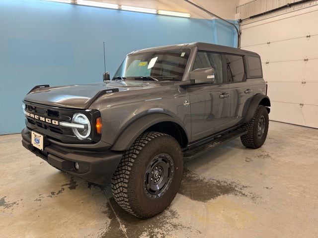 2024 Ford Bronco 4-Door Outer Banks's photo