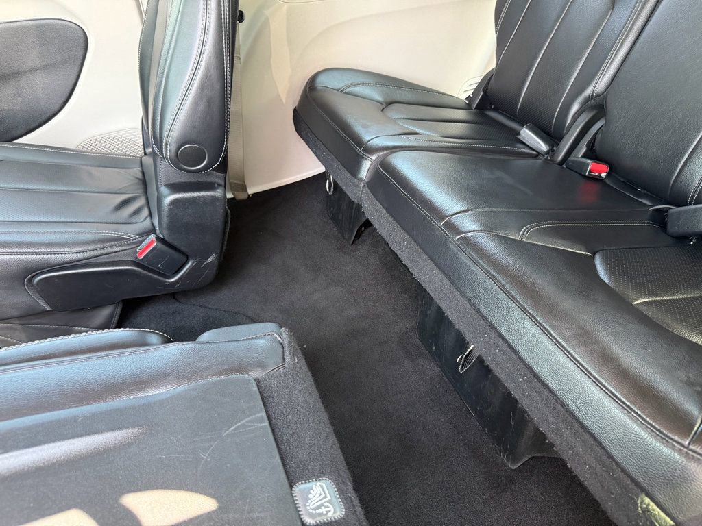 2022 Chrysler Pacifica Touring L photo 5