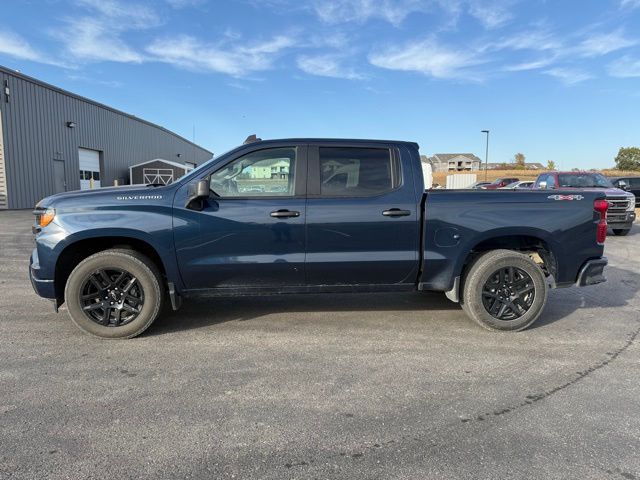 2022 Chevrolet Silverado 1500 Custom photo 3