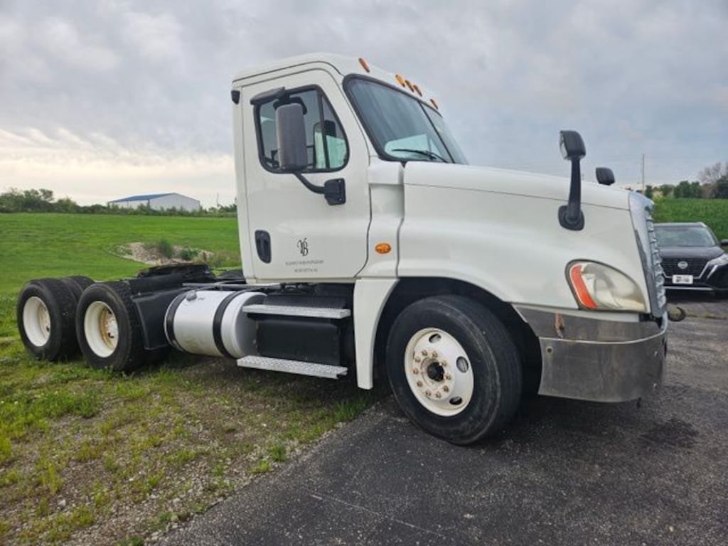 Used 2015 Freightliner Cascadia Deluxe