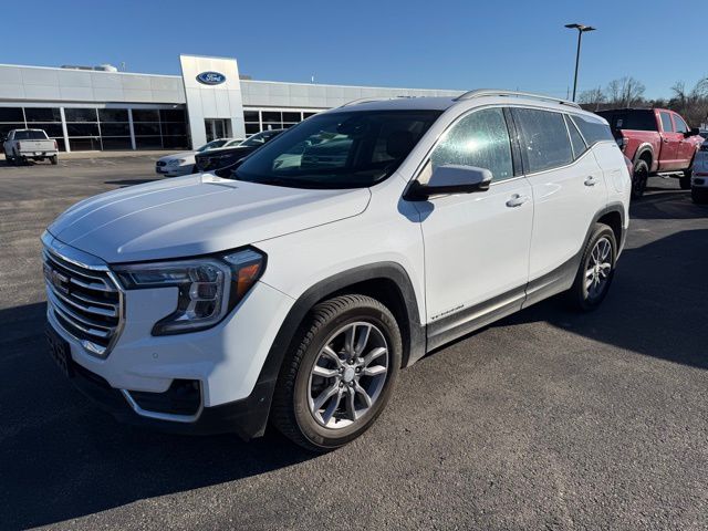 2024 GMC Terrain SLT's photo