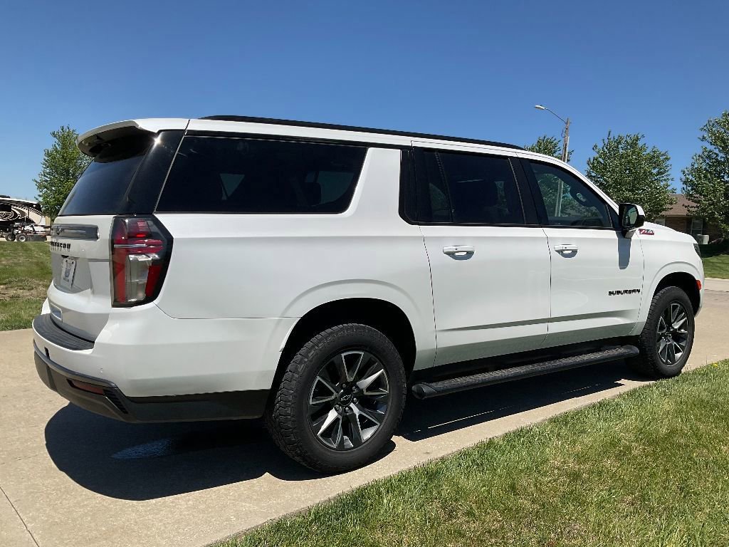 2021 Chevrolet Suburban Z71 photo 3