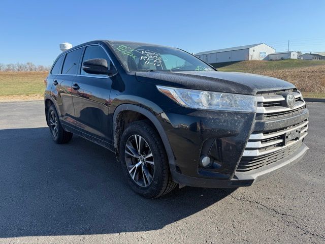 Used 2018 Toyota Highlander LE Plus with VIN 5TDBZRFH1JS861153 for sale in Kansas City