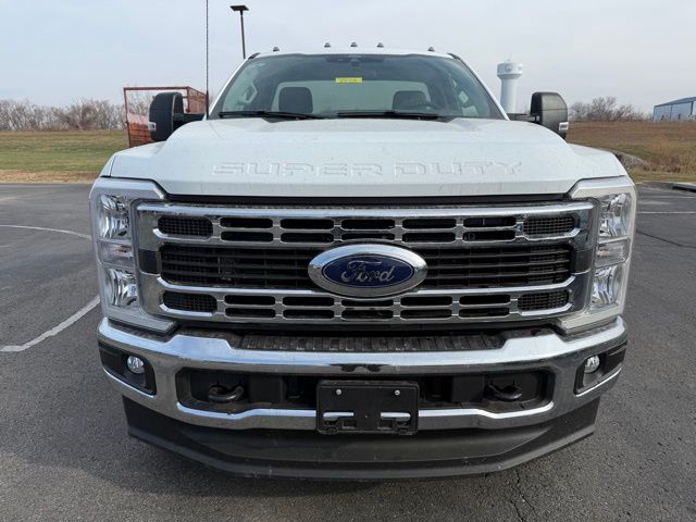 2025 Ford F-350 photo 3
