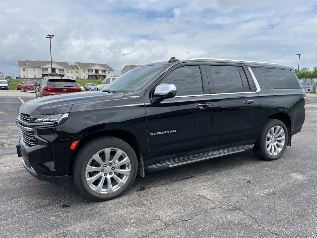 2021 Chevrolet Suburban 4WD 1500 Premier's photo