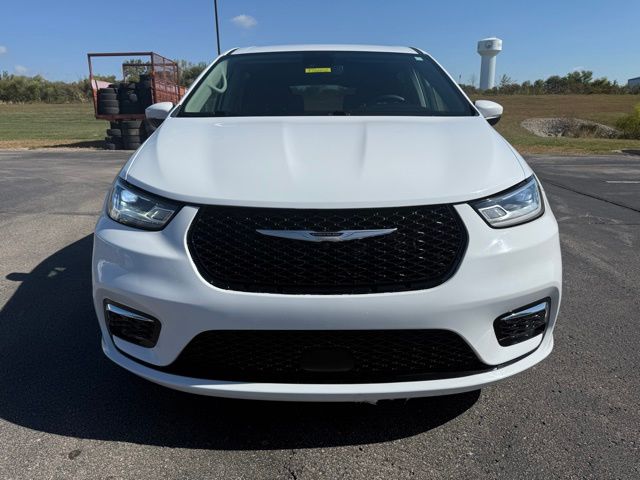 Used 2023 Chrysler Pacifica Touring L with VIN 2C4RC1BG6PR591336 for sale in Kansas City