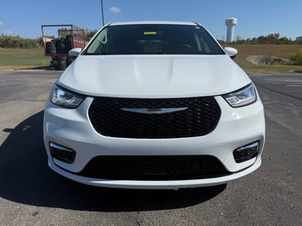 Used 2023 Chrysler Pacifica Touring L Minivan/Van