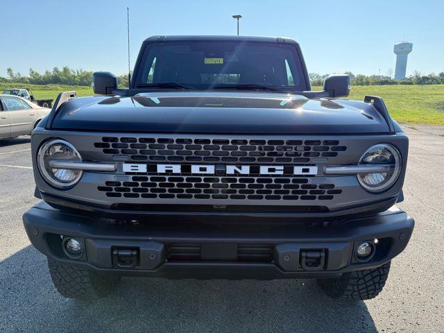 2025 Ford Bronco Badlands photo 2