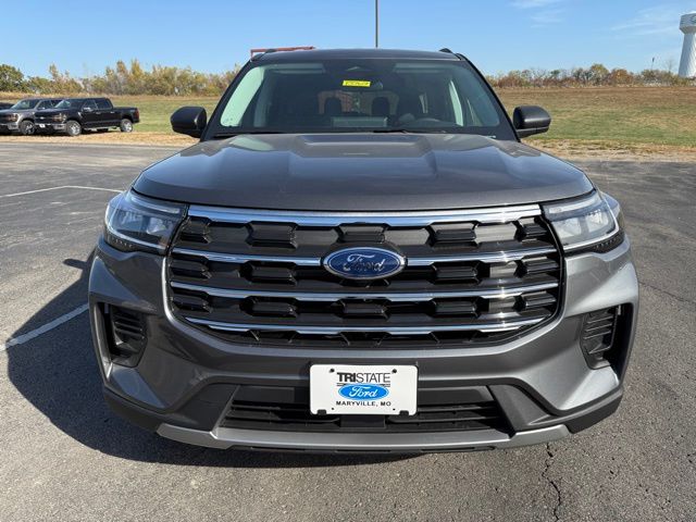 2026 Ford Explorer photo 2