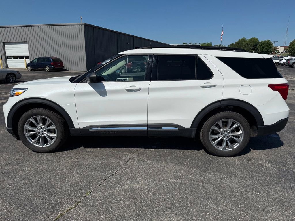 2021 Ford Explorer XLT photo 2