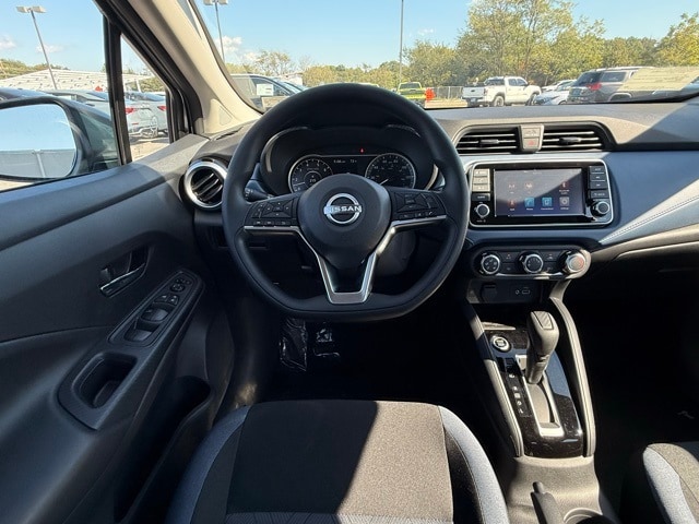 2025 Nissan Versa SV photo 16