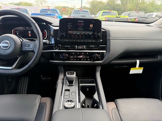 2025 Nissan Pathfinder Platinum photo 24