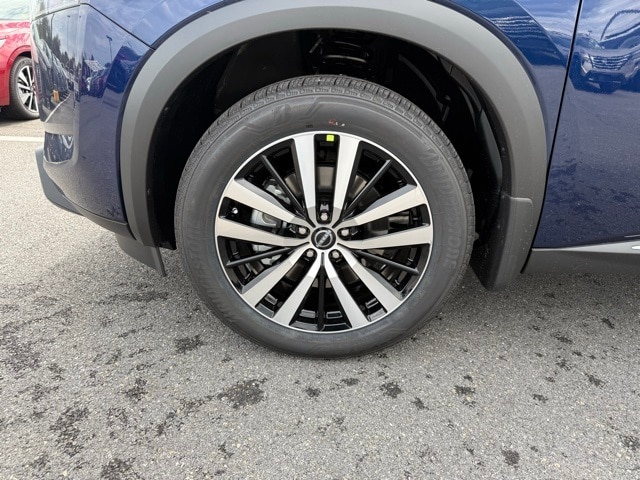 2025 Nissan Pathfinder Platinum photo 9