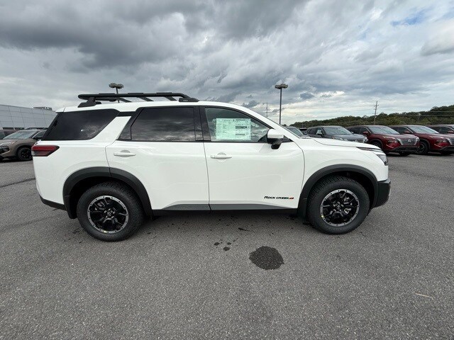 2025 Nissan Pathfinder Rock Creek photo 4