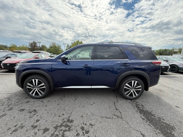2025 Nissan Pathfinder Platinum photo 8