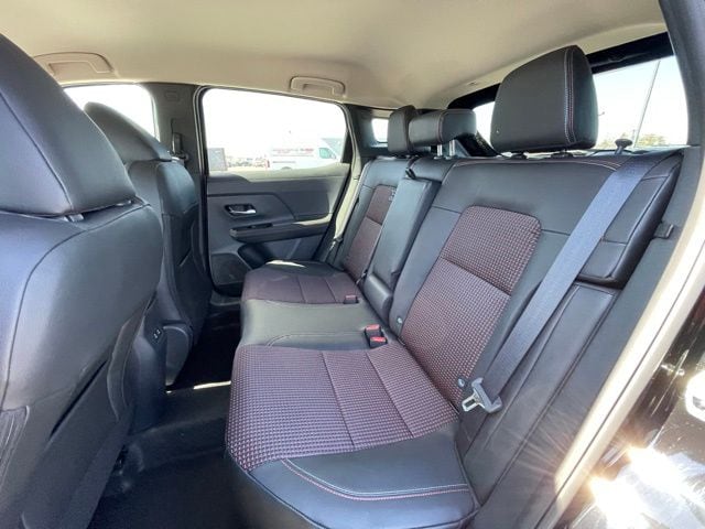 2025 Nissan Kicks SR - Photo 14