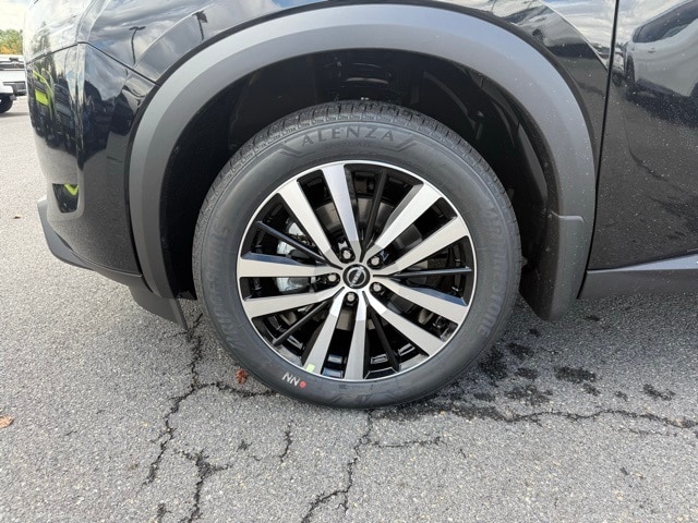 2025 Nissan Pathfinder Platinum photo 8