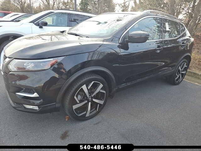 2021 Nissan Rogue Sport SL's photo