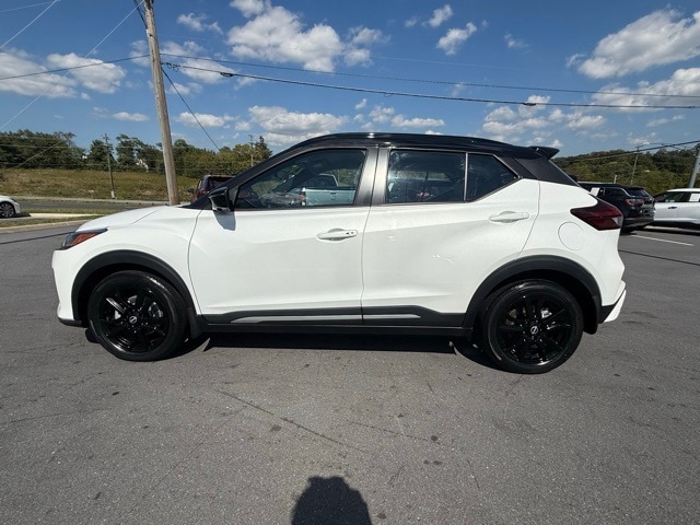2023 Nissan Kicks SR photo 8
