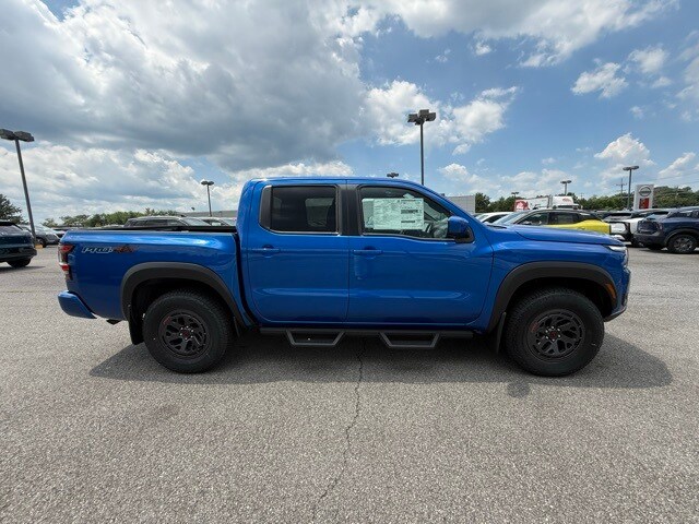2025 Nissan Frontier PRO-4X photo 4