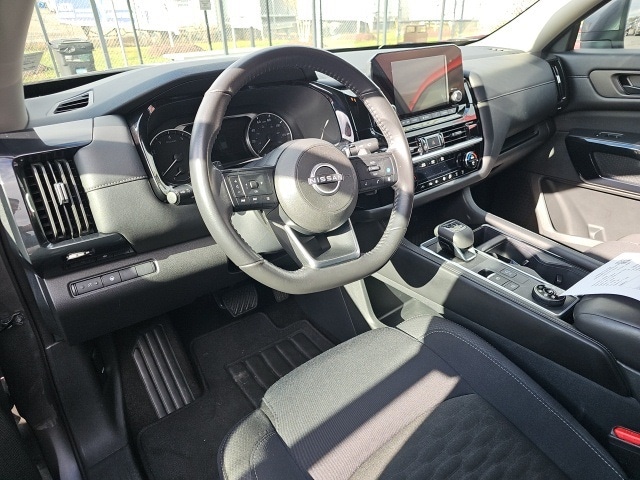 2024 Nissan Pathfinder SV photo 4