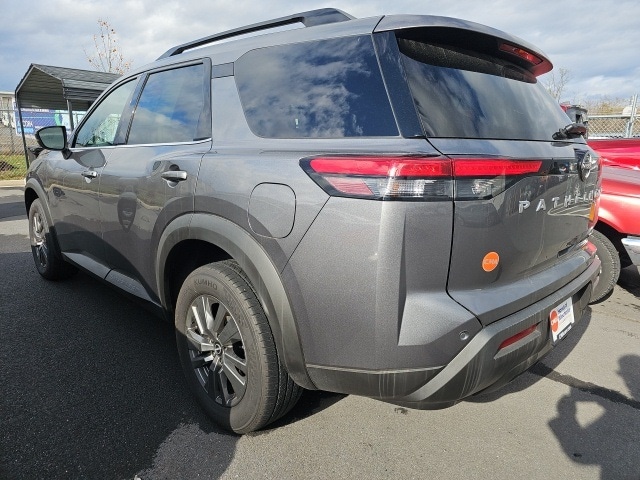 2024 Nissan Pathfinder SV photo 2