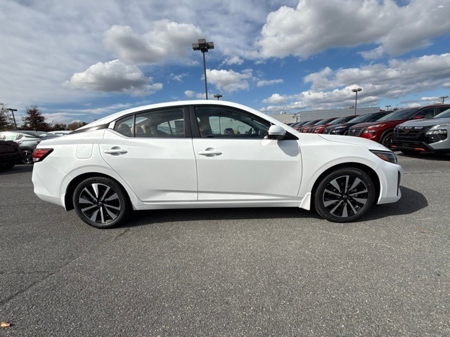 2025 Nissan Sentra SV photo 4