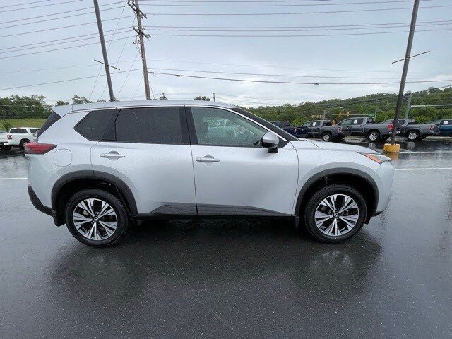 2022 Nissan Rogue SV photo 4