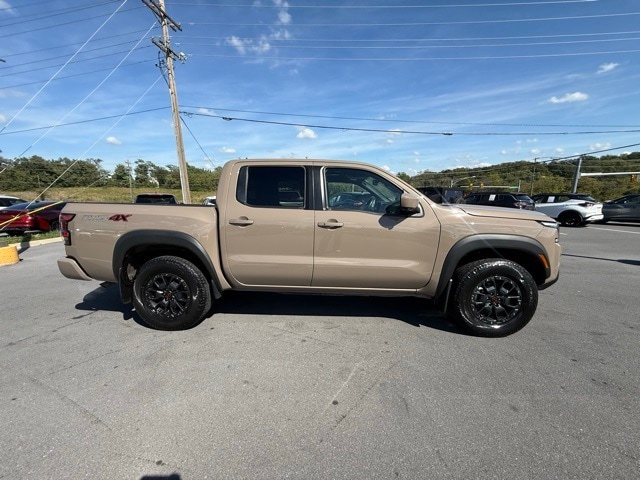 2023 Nissan Frontier PRO-4X photo 3