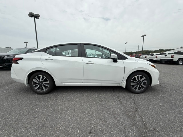 2025 Nissan Versa SV photo 4