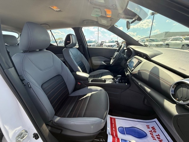 2023 Nissan Kicks SR photo 18