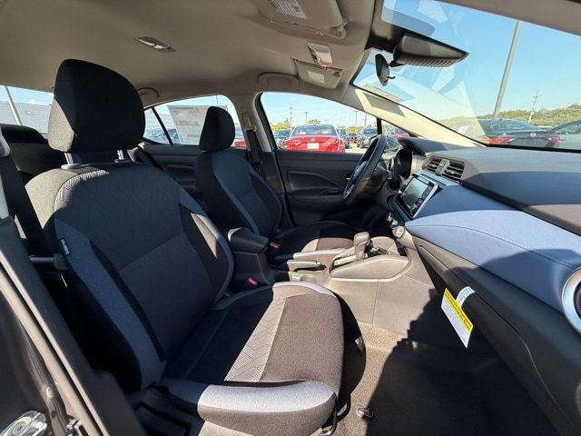 2025 Nissan Versa SV photo 14