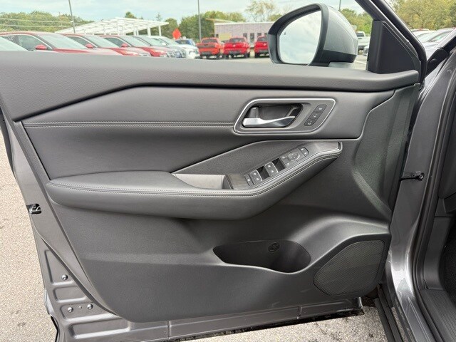 2026 Nissan Rogue Platinum photo 10