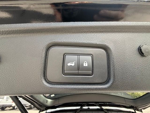 2025 Nissan Pathfinder Platinum photo 16