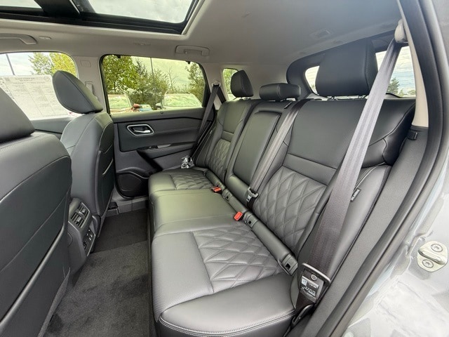 2026 Nissan Rogue Platinum photo 14