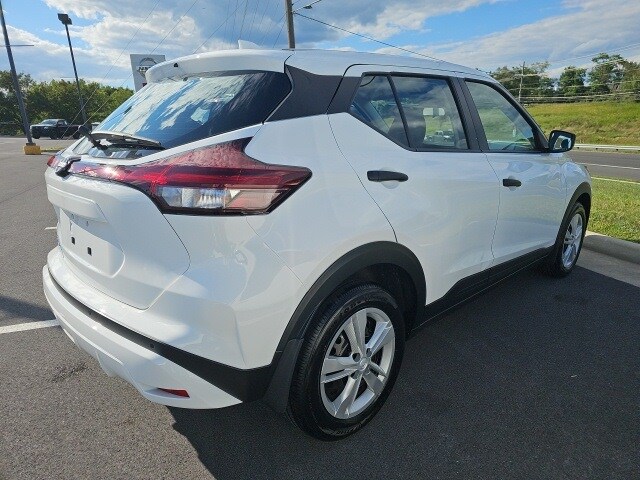 2024 Nissan Kicks S photo 3