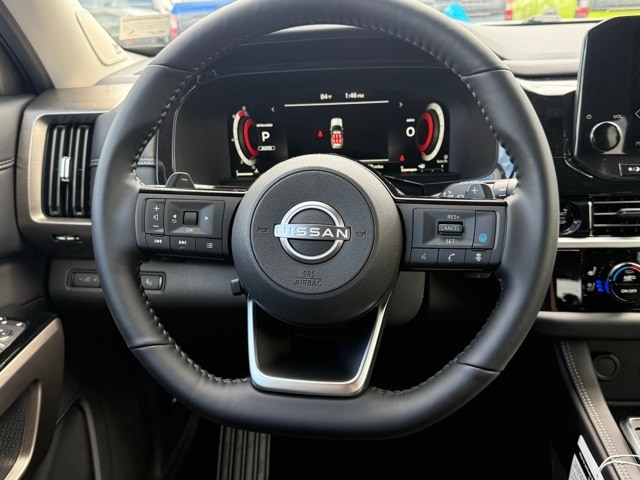 2025 Nissan Pathfinder Platinum photo 21